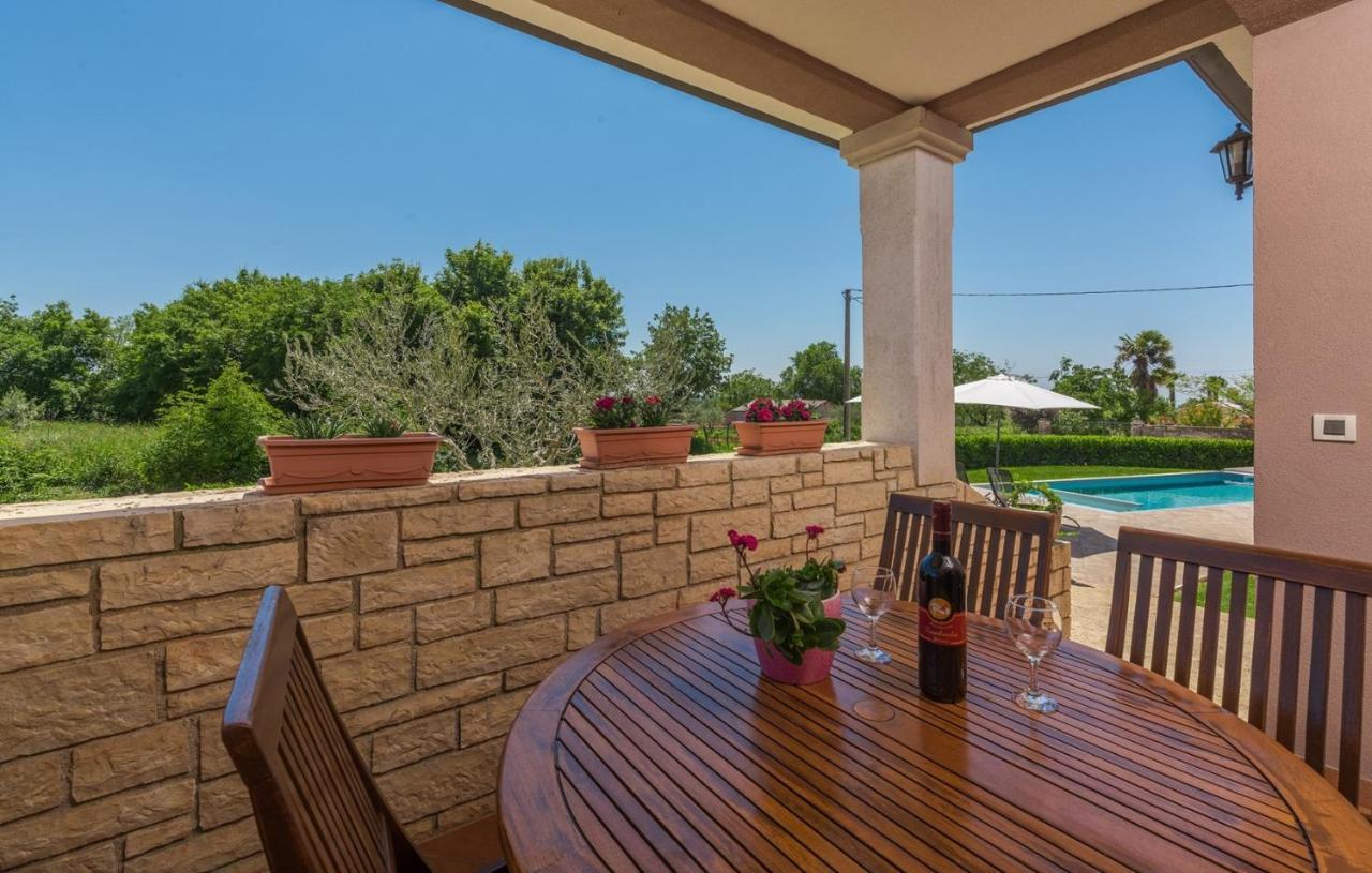 Holiday House Vita Tinjan Стая снимка