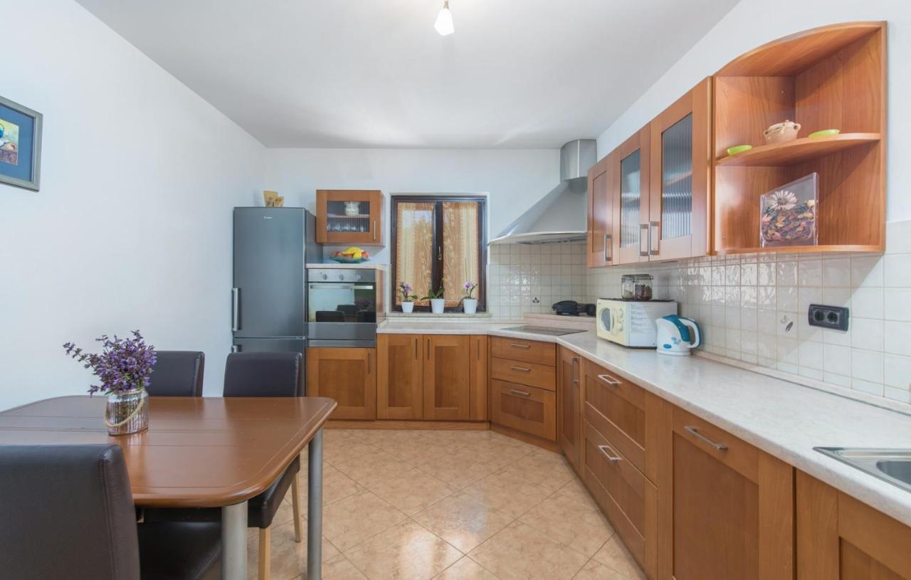 Holiday House Vita Tinjan Стая снимка