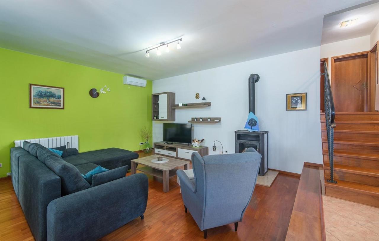 Holiday House Vita Tinjan Стая снимка