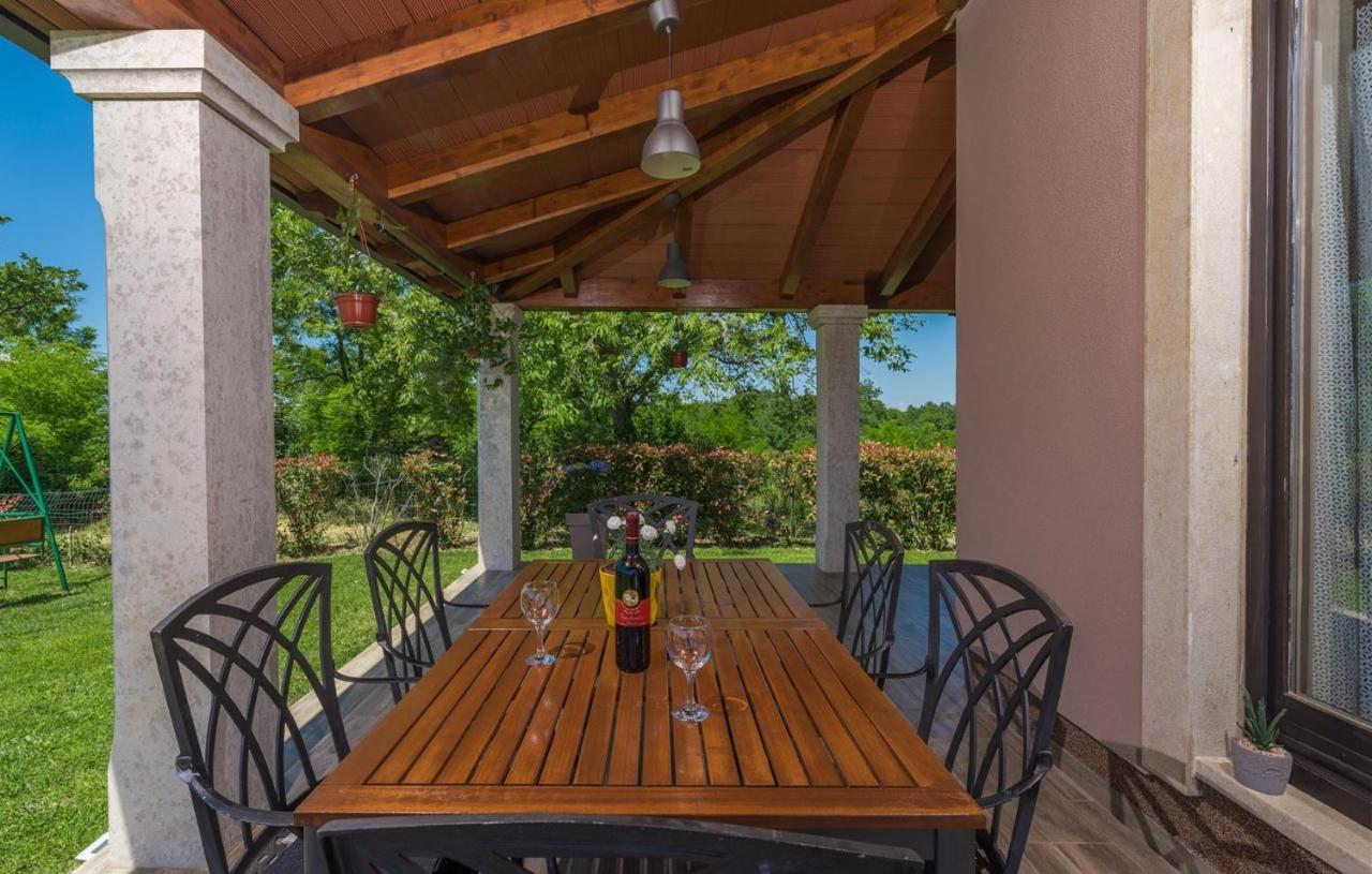 Holiday House Vita Tinjan Стая снимка