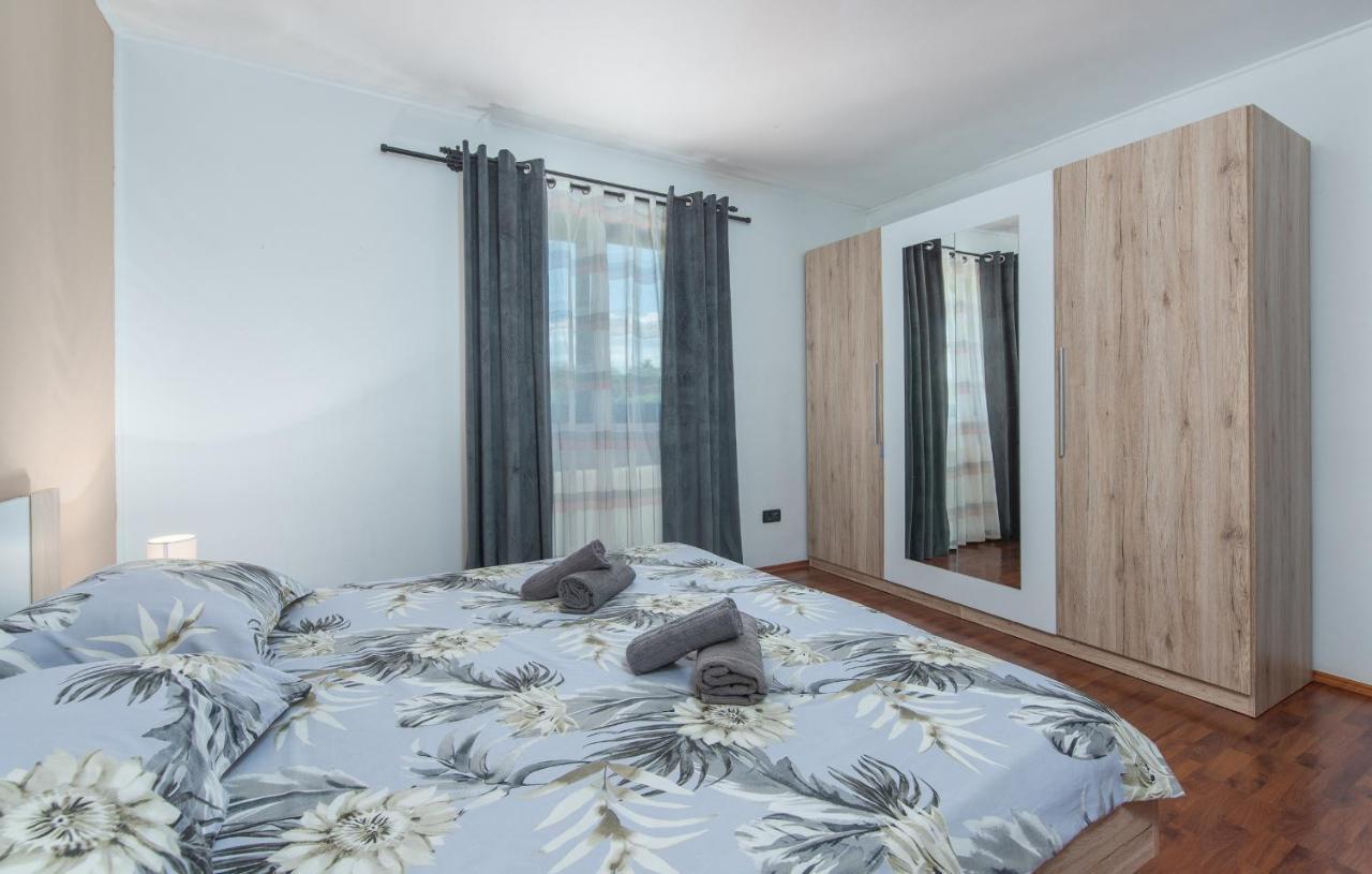 Holiday House Vita Tinjan Стая снимка