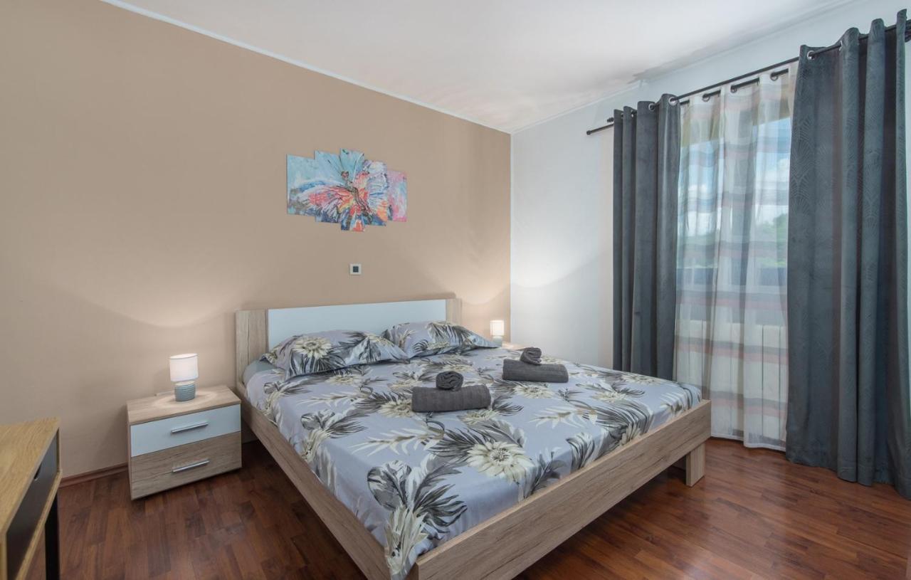 Holiday House Vita Tinjan Стая снимка