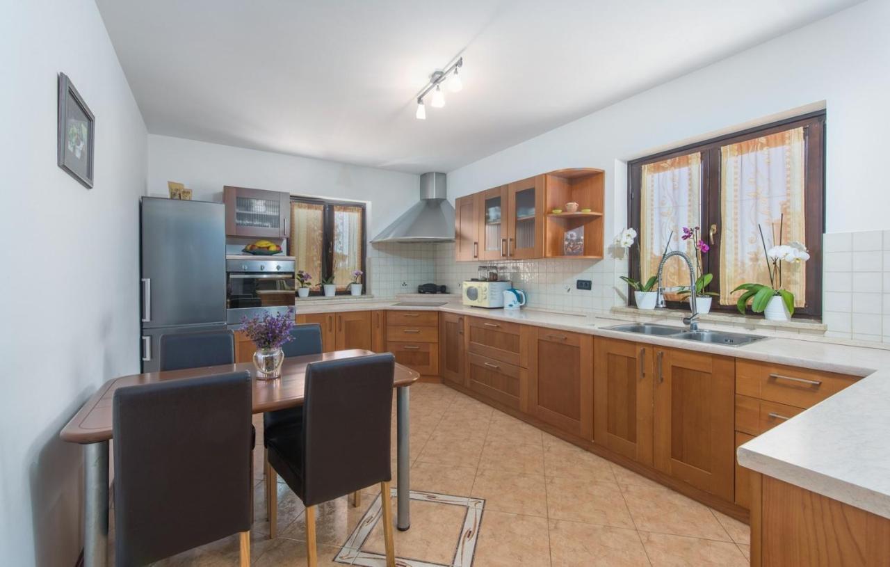 Holiday House Vita Tinjan Екстериор снимка