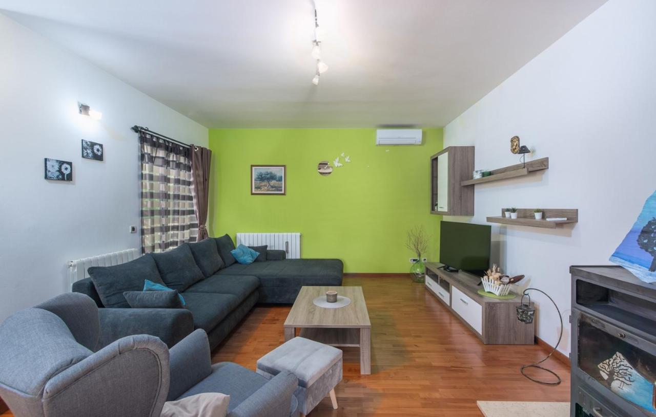 Holiday House Vita Tinjan Стая снимка