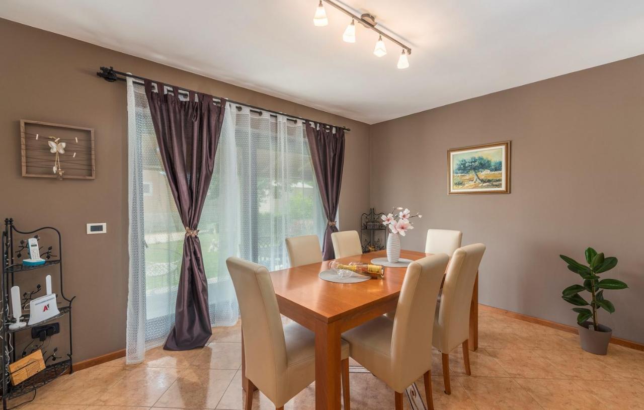 Holiday House Vita Tinjan Екстериор снимка