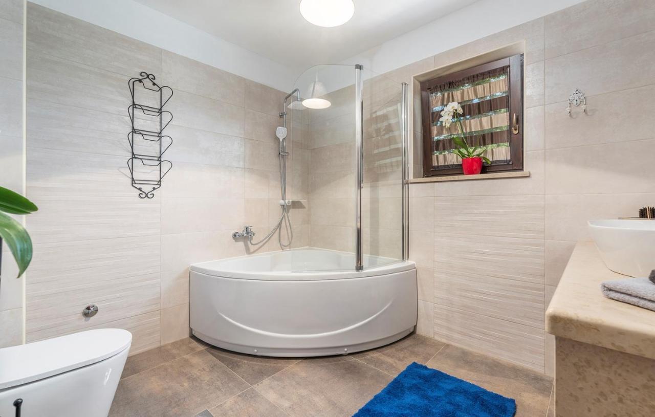 Holiday House Vita Tinjan Екстериор снимка