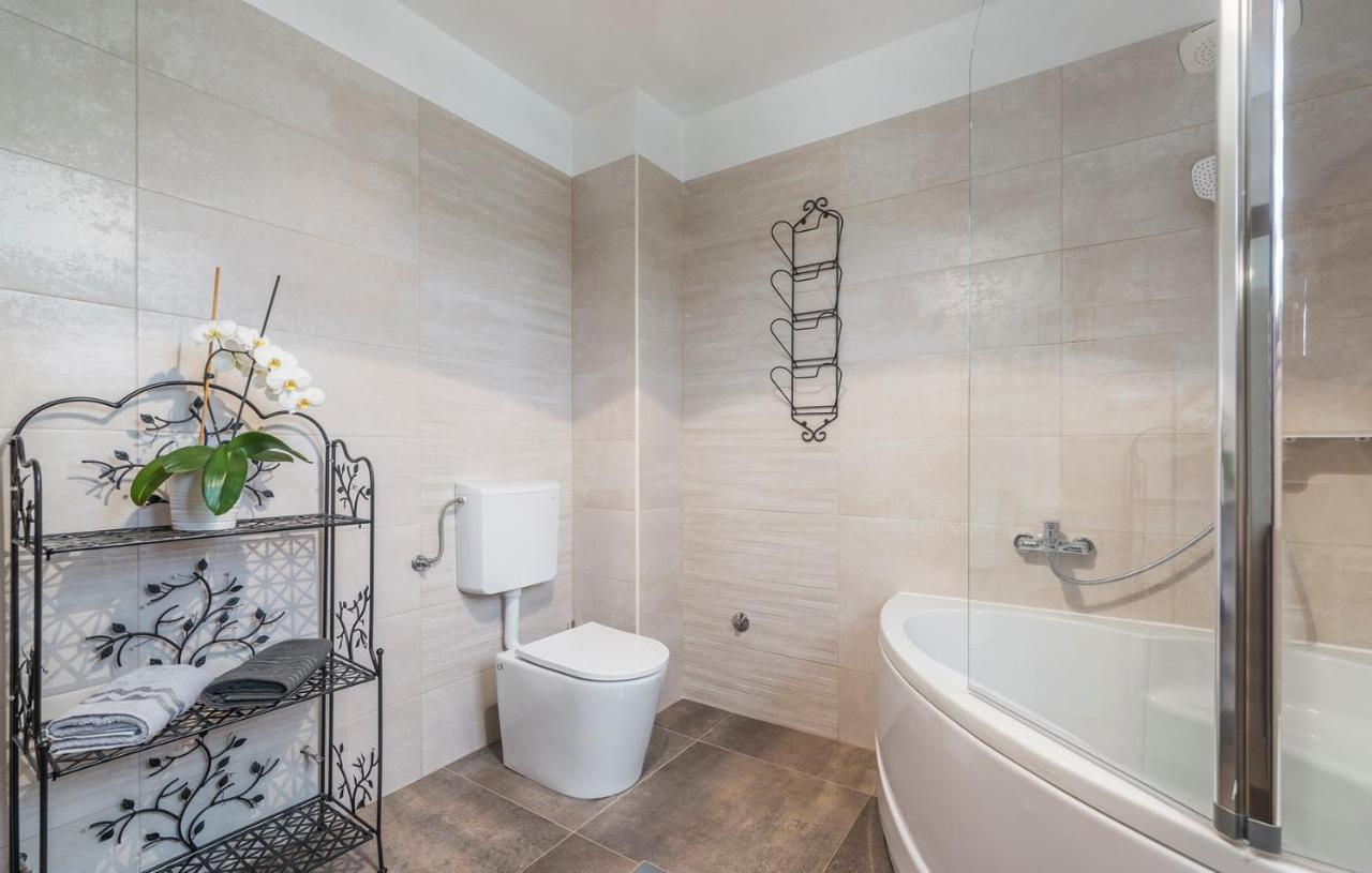 Holiday House Vita Tinjan Екстериор снимка